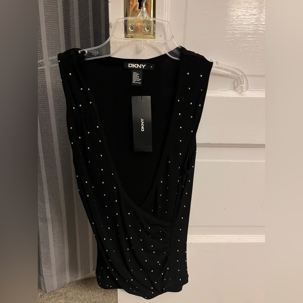 DKNY NWT size P (XS) sleeveless blouse